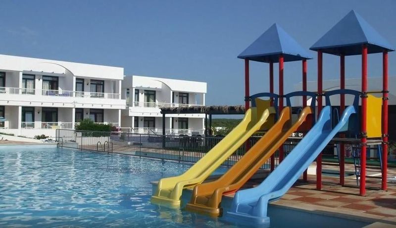 Imagen de la piscina del Aparthotel Beach Club, Son Parc. Foto 14