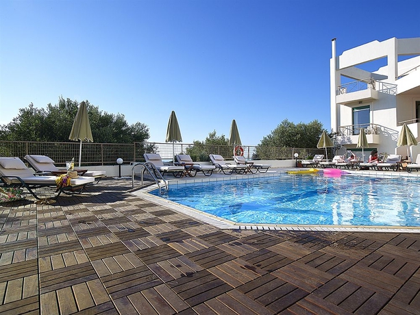 Imagen de la piscina del Aparthotel Bella Vista Hotel By Checkin. Foto 13