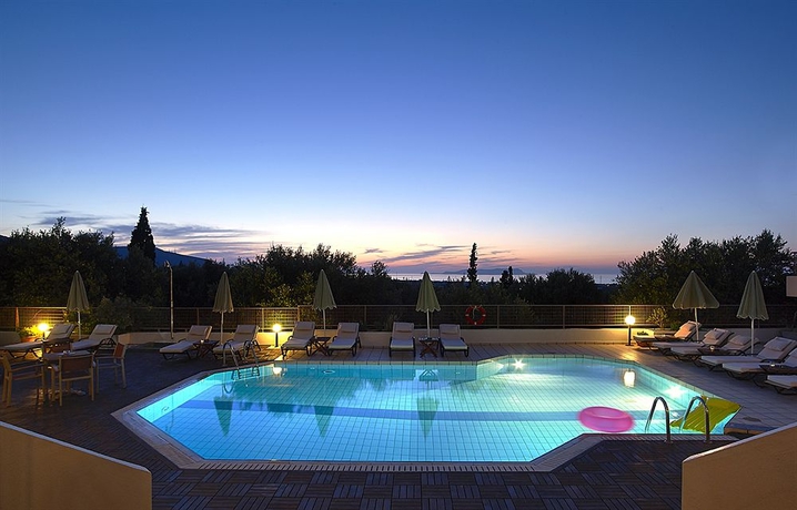 Imagen de la piscina del Aparthotel Bella Vista Hotel By Checkin. Foto 14