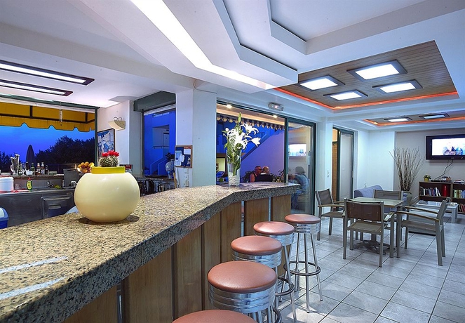 Imagen del bar/restaurante del Aparthotel Bella Vista Hotel By Checkin. Foto 3