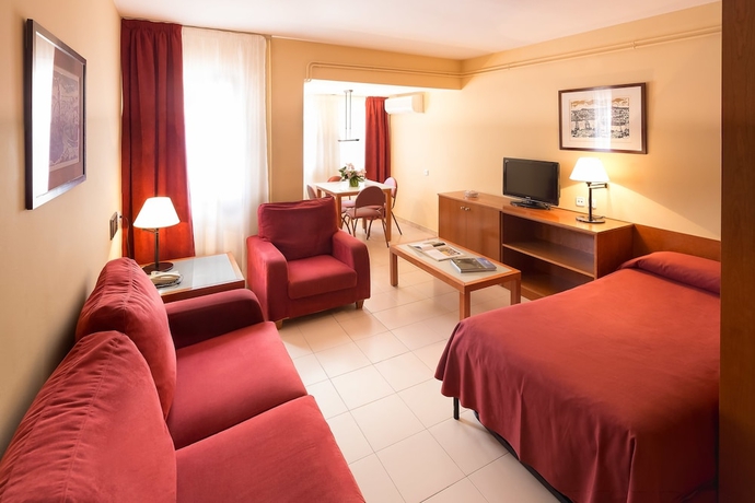 Imagen de la habitación del Aparthotel Bertran. Foto 2