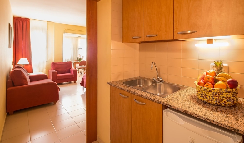 Imagen de la habitación del Aparthotel Bertran. Foto 3