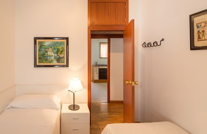 Imagen de la habitación del Aparthotel Bertran. Foto 5