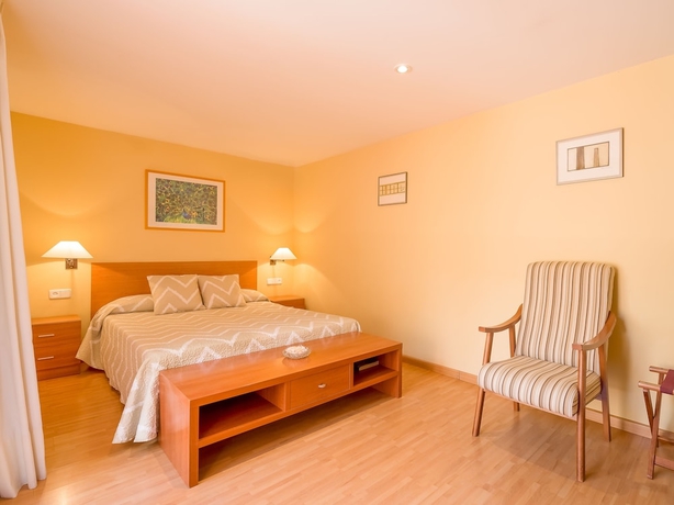 Imagen de la habitación del Aparthotel Bertran. Foto 10