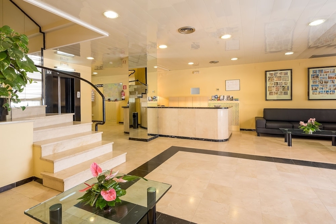 Imagen de los interiores del Aparthotel Bertran. Foto 17