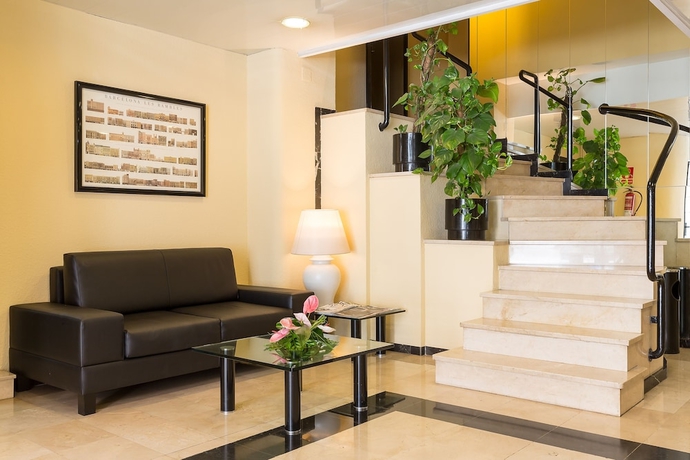 Imagen de los interiores del Aparthotel Bertran. Foto 18