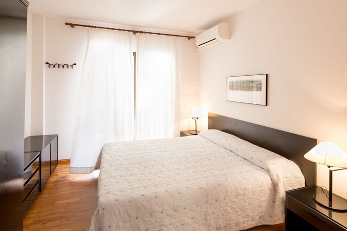 Imagen de la habitación del Aparthotel Bertran. Foto 12