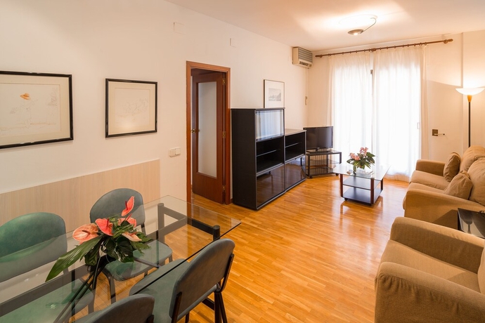 Imagen de la habitación del Aparthotel Bertran. Foto 13