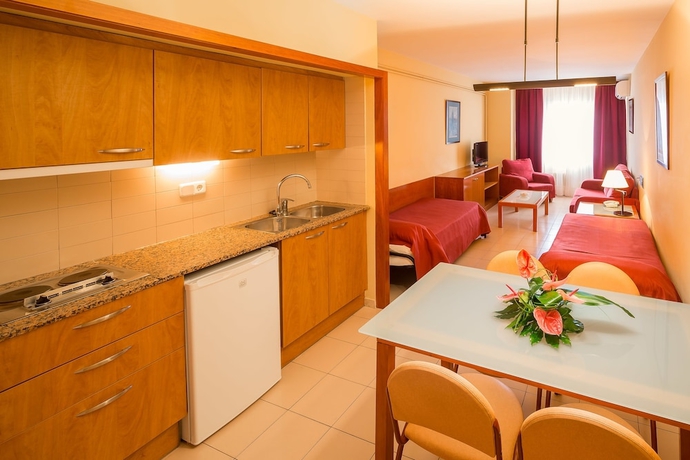 Imagen de la habitación del Aparthotel Bertran. Foto 15