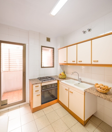 Imagen de la habitación del Aparthotel Bertran. Foto 16