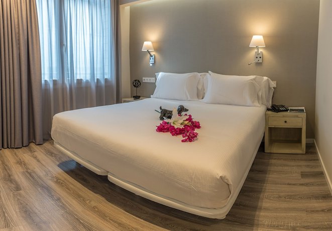 Imagen de la habitación del Aparthotel Bilbao City Center By Abba Suites. Foto 15