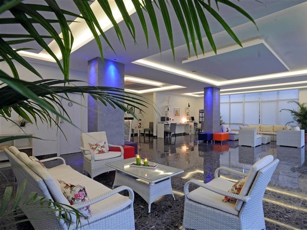 Imagen general del Aparthotel Blue Palace Hotel and Family. Foto 1