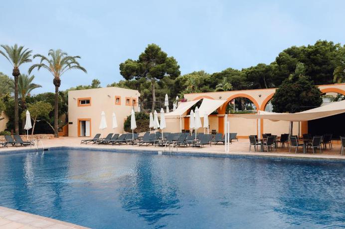Imagen de la piscina del Aparthotel Bluesea Salina. Foto 12