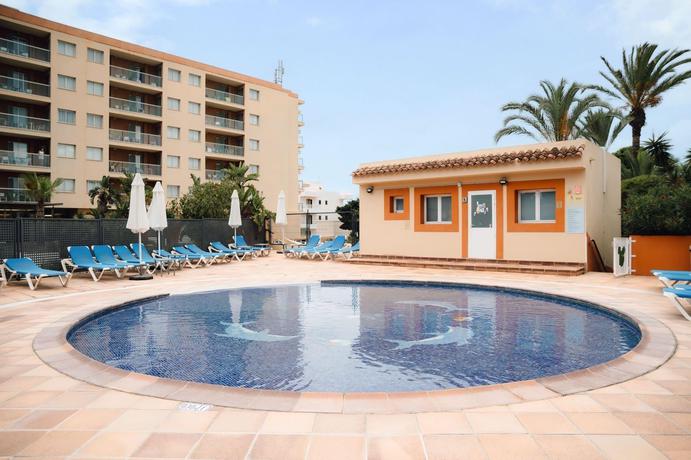 Imagen de la piscina del Aparthotel Bluesea Salina. Foto 14