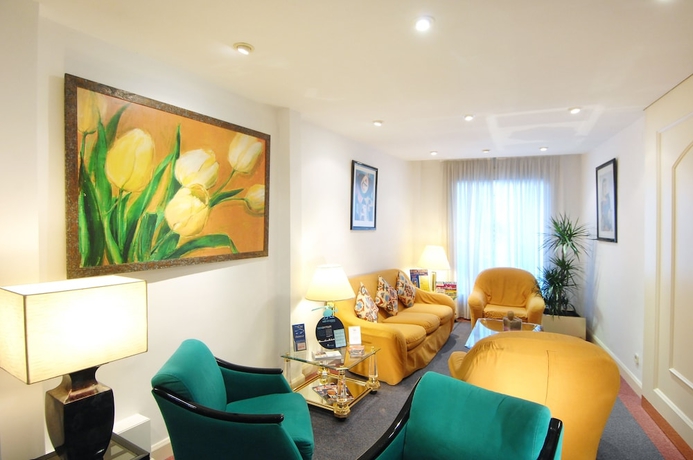 Imagen de los interiores del Aparthotel Bonanova Suite Hotel. Foto 18