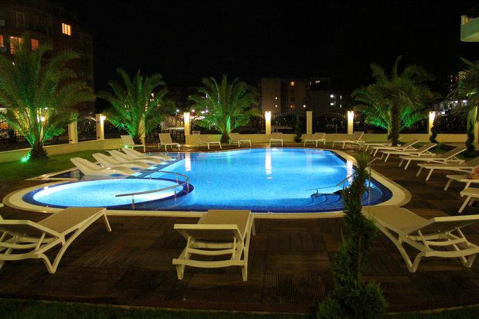 Imagen de la piscina del Aparthotel Boutique Apart Hotel Versis. Foto 17