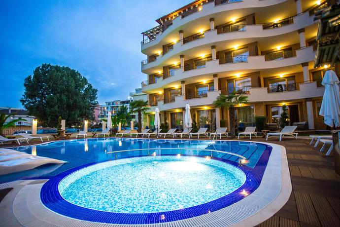 Imagen de la piscina del Aparthotel Boutique Apart Hotel Versis. Foto 18