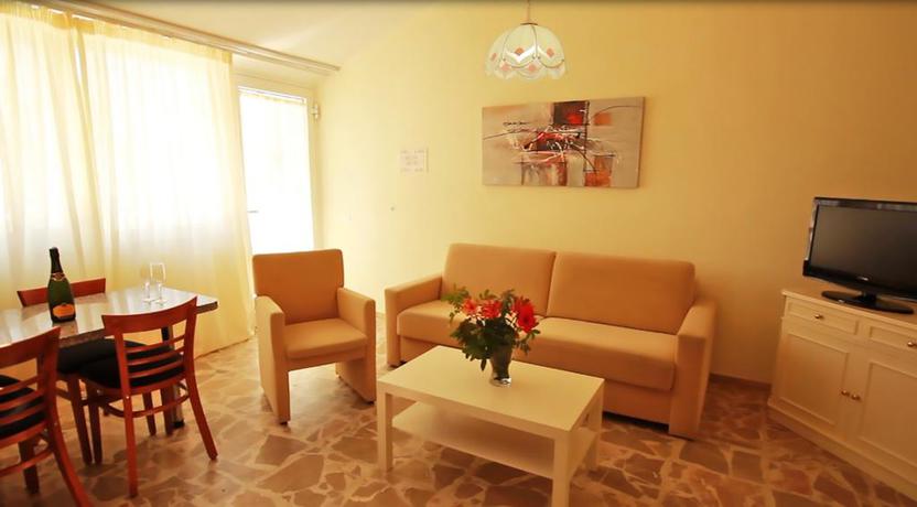 Imagen de la habitación del Aparthotel Bungalows Club Primavera. Foto 4