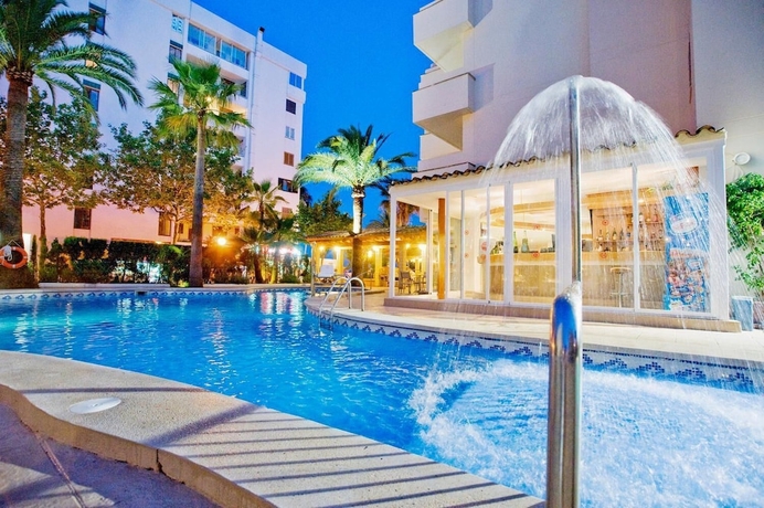 Imagen de la piscina del Aparthotel Cabot Cap de Mar Spa. Foto 15