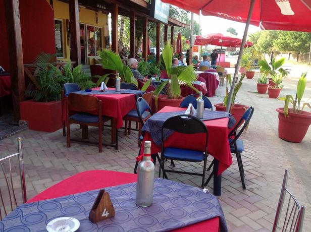 Imagen del bar/restaurante del Aparthotel Calabash Apartments. Foto 4