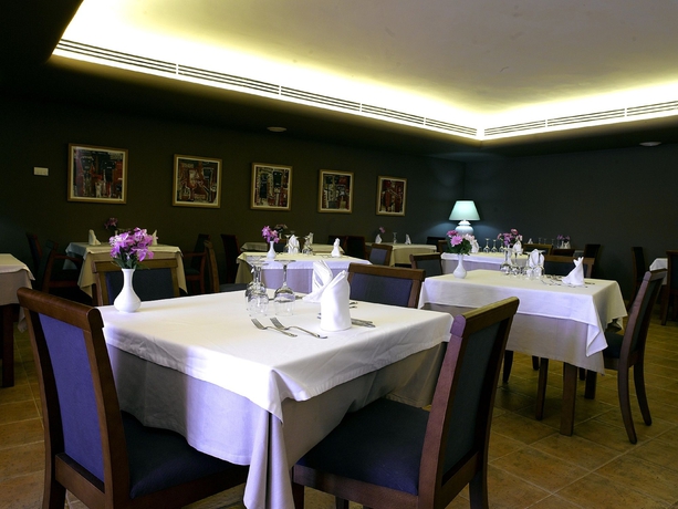 Imagen del bar/restaurante del Aparthotel Calallonga Menorca. Foto 3