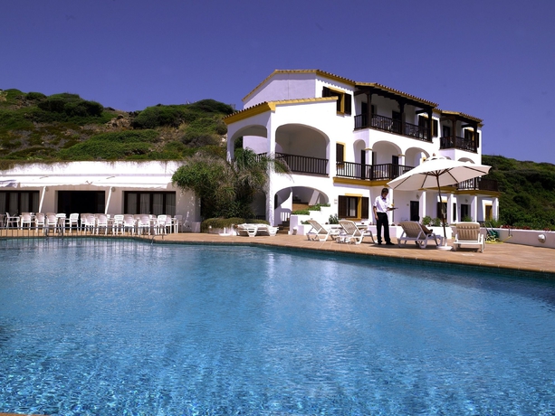 Imagen de la piscina del Aparthotel Calallonga Menorca. Foto 11