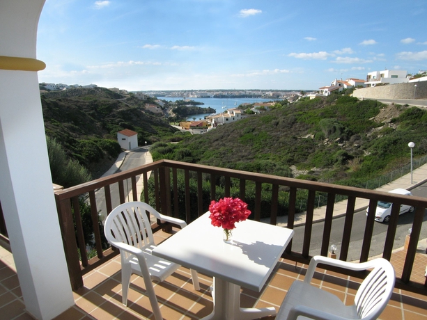 Imagen de los exteriores del Aparthotel Calallonga Menorca. Foto 6