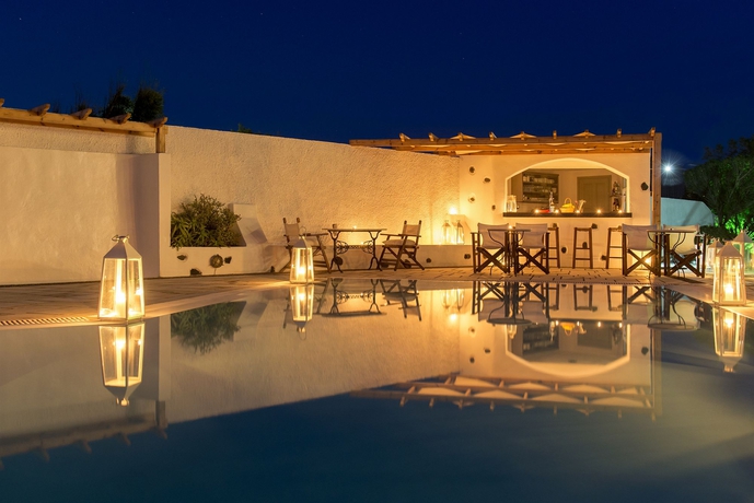 Imagen de la piscina del Aparthotel Caldera's Dolphin Suites. Foto 11