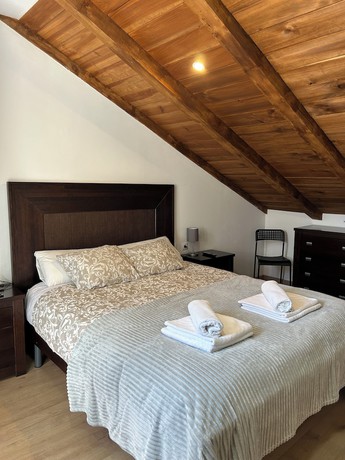 Imagen de la habitación del Aparthotel Canfranc. Foto 9