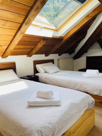 Imagen de la habitación del Aparthotel Canfranc. Foto 14