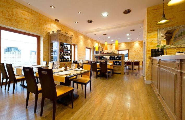 Imagen del bar/restaurante del Aparthotel Capitolina. Foto 3
