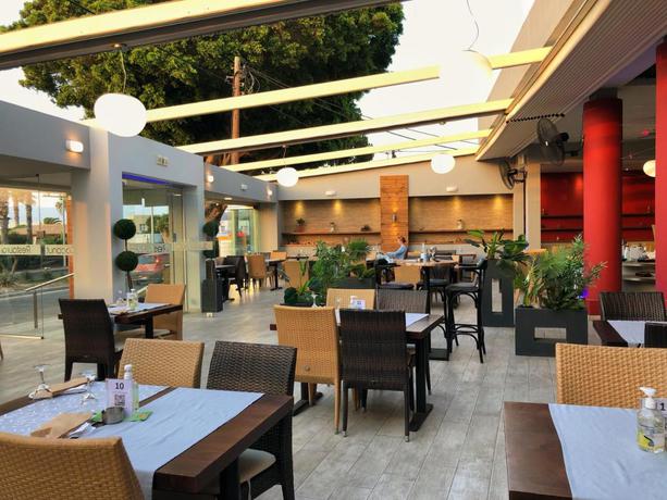 Imagen de los exteriores del Aparthotel Caravel Apartment Hotel. Foto 8