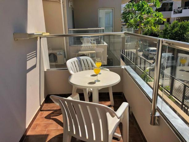 Imagen de los exteriores del Aparthotel Caravel Apartment Hotel. Foto 9