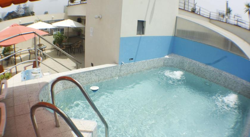 Imagen de la piscina del Aparthotel Casa Fanning Apart Hotel. Foto 9