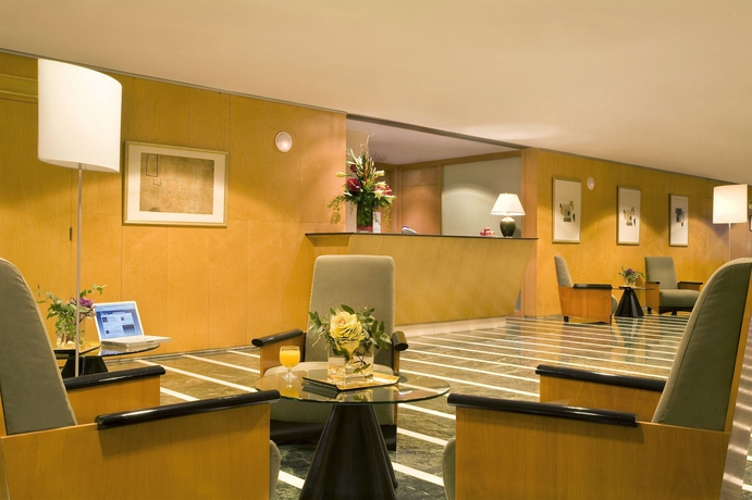 Imagen de los interiores del Aparthotel Citadines Ramblas Barcelona. Foto 13