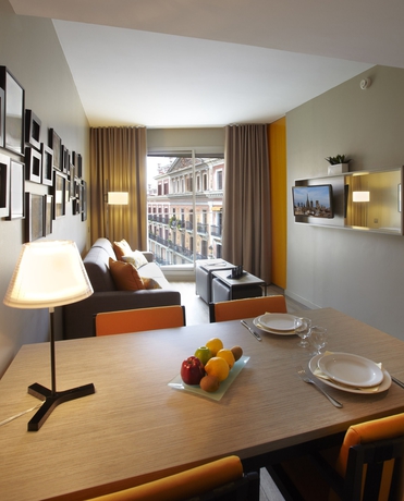 Imagen de la habitación del Aparthotel Citadines Ramblas Barcelona. Foto 7