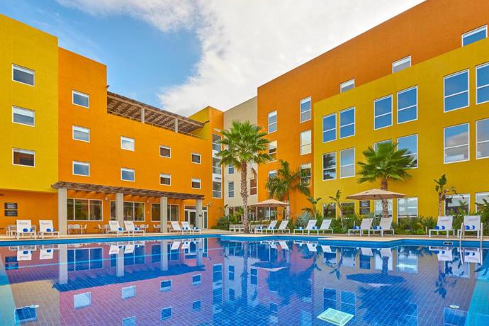 Imagen de la piscina del Aparthotel City Express Suites Cabo San Lucas. Foto 13