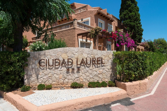 Imagen de los exteriores del Aparthotel Ciudad Laurel. Foto 15