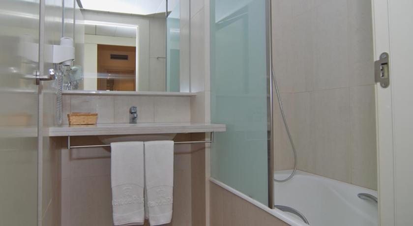 Imagen de la habitación del Aparthotel Ciutat De Palol. Foto 5