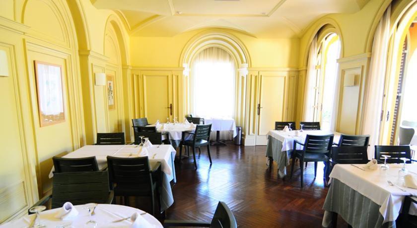 Imagen del bar/restaurante del Aparthotel Ciutat De Palol. Foto 2