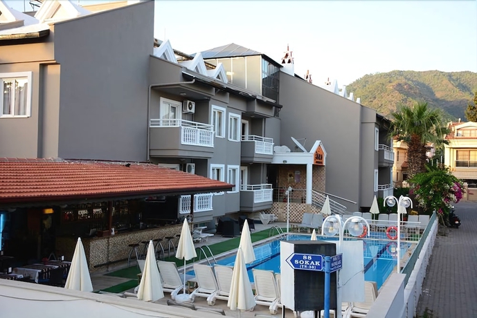 Imagen de la piscina del Aparthotel Club Ako Apartments. Foto 14