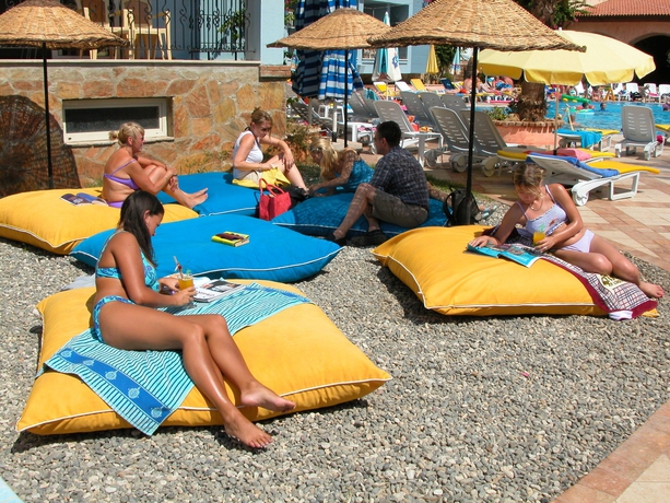 Imagen de los exteriores del Aparthotel Club Anastasia Hotel. Foto 7