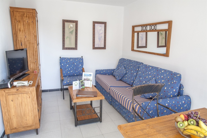Imagen de los interiores del Aparthotel Club Cala Blanca. Foto 11