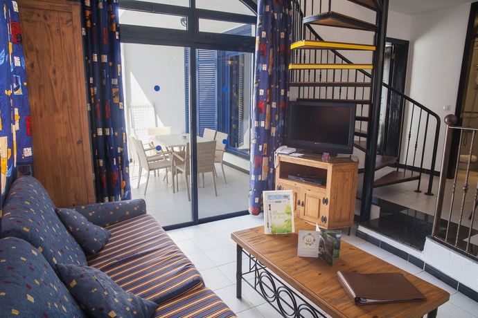 Imagen de los interiores del Aparthotel Club Cala Blanca. Foto 12