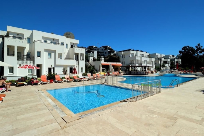 Imagen de la piscina del Aparthotel Club Pedalisa Apart. Foto 17