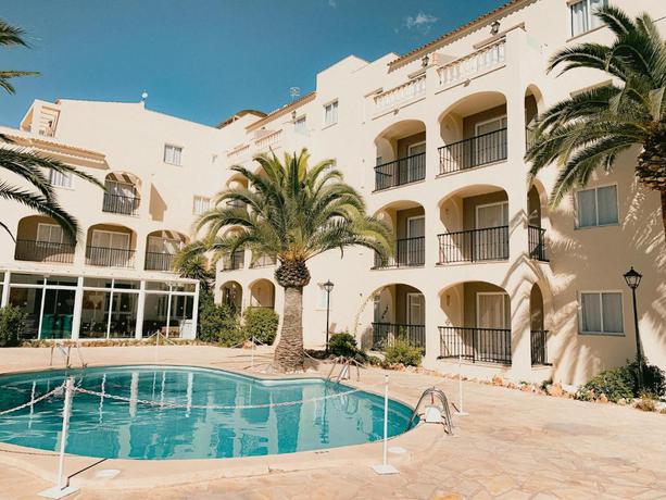 Imagen de la piscina del Aparthotel Club Simo. Foto 18