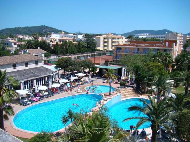 Imagen de la piscina del Aparthotel Club Simo. Foto 19