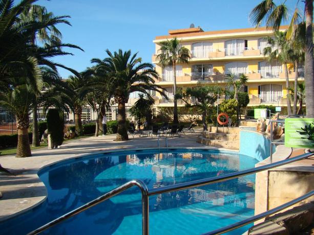 Imagen de la piscina del Aparthotel Club Simo. Foto 20