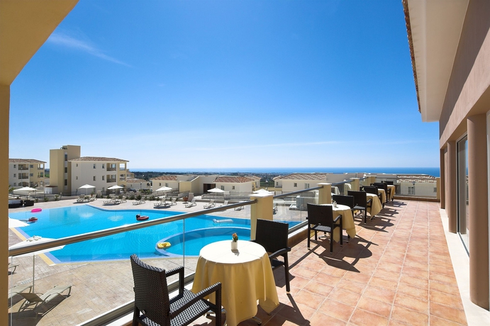 Imagen del bar/restaurante del Aparthotel Club St George Resort. Foto 4