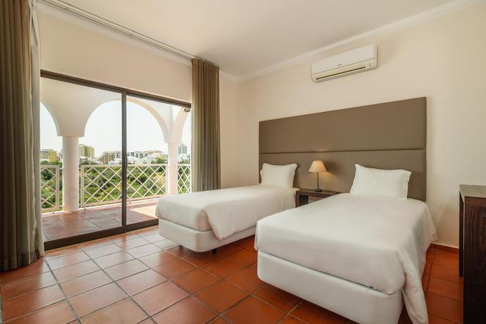 Imagen de la habitación del Aparthotel Clube Vilarosa. Foto 3